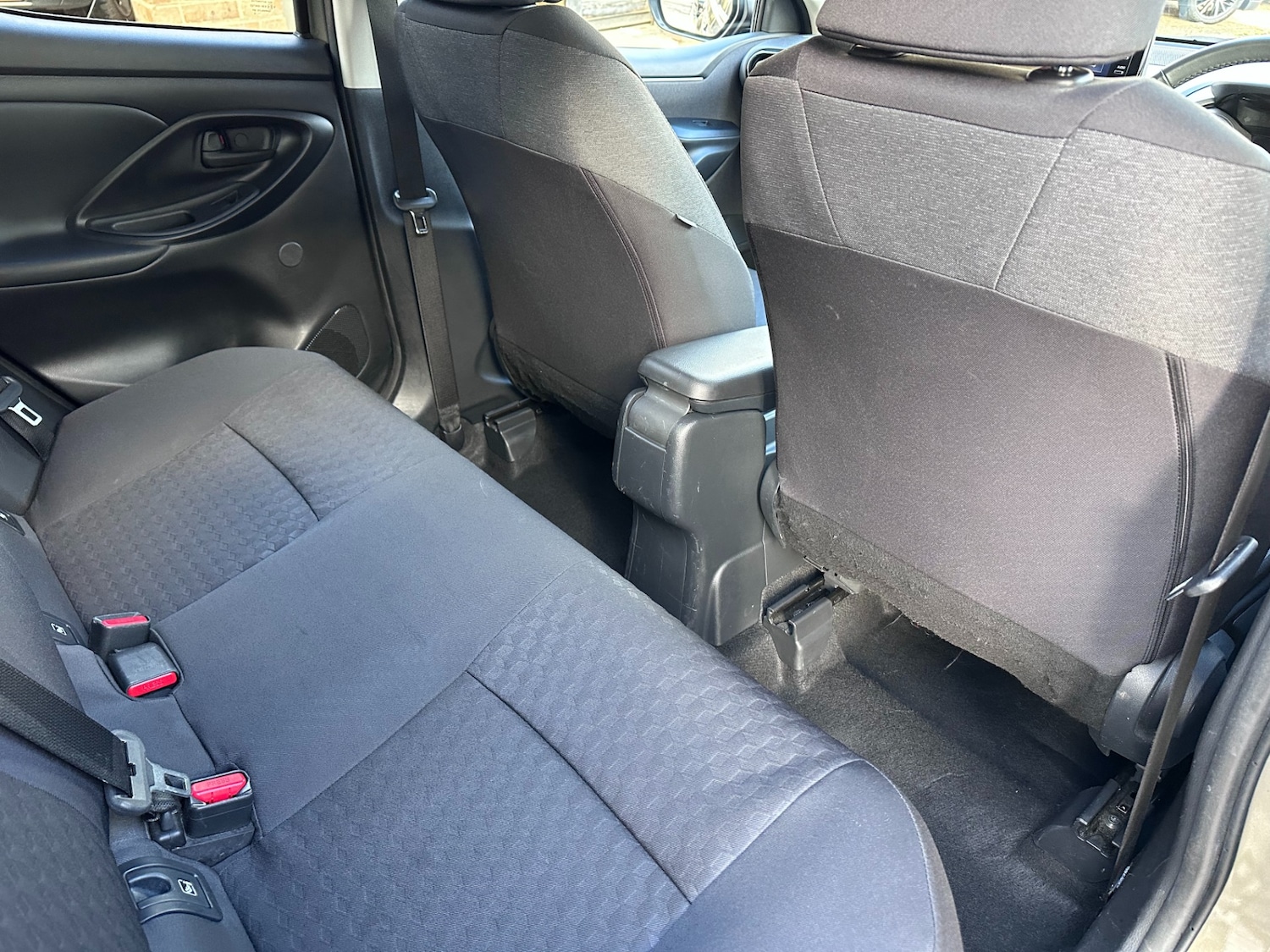 Used Toyota Yaris 2022 for sale - 76353590: Photo 26