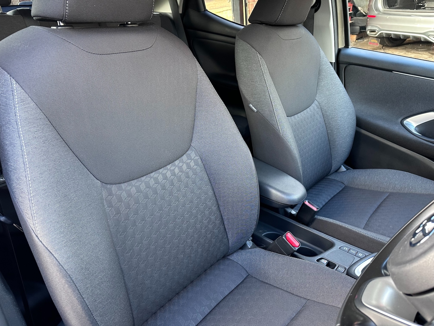 Used Toyota Yaris 2022 for sale - 76353590: Photo 31