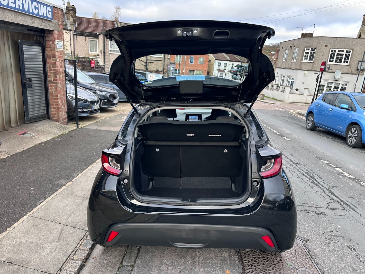 Used Toyota Yaris 2023 for sale - 76627041: Photo 31