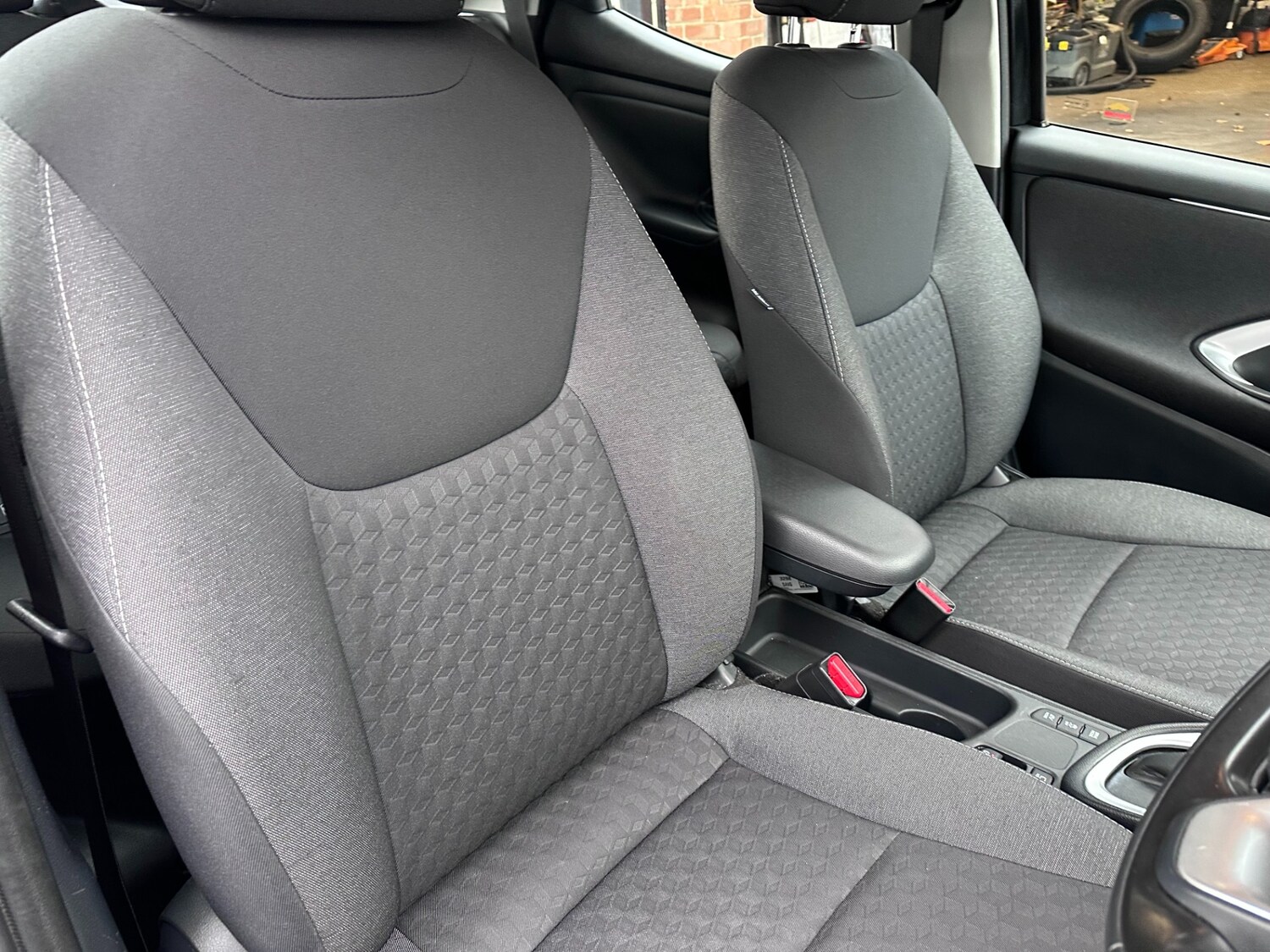 Used Toyota Yaris 2023 for sale - 76627041: Photo 37