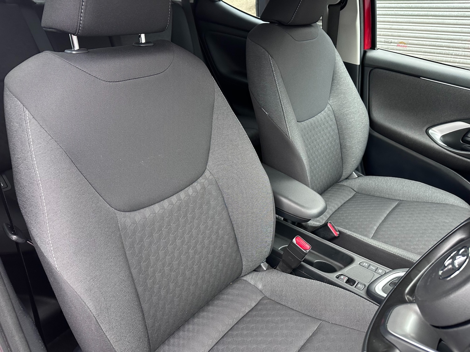 Used Toyota Yaris 2022 for sale - 76881636: Photo 38