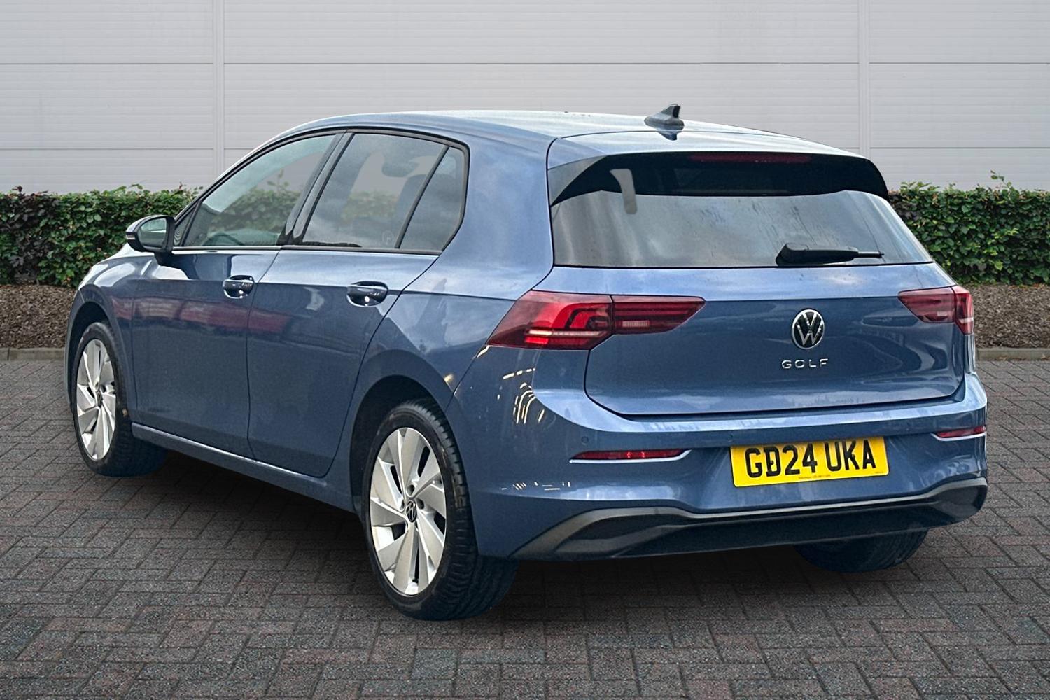 Used Volkswagen Golf 2024 for sale - 76500859: Photo 2