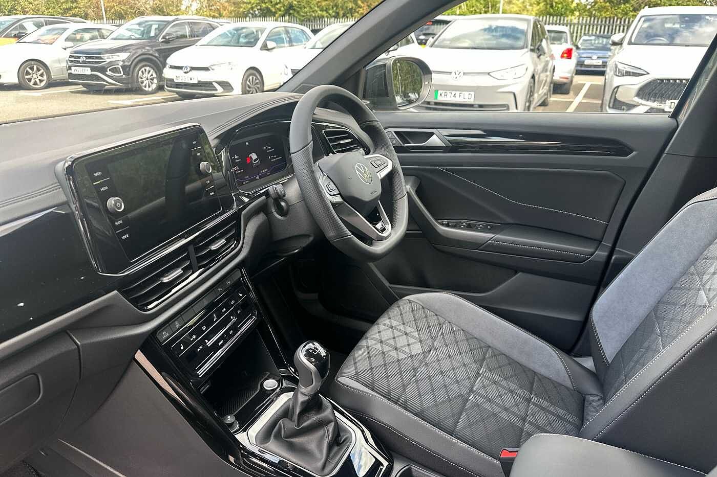 Used Volkswagen T-Roc 2025 for sale - 76110732: Photo 2