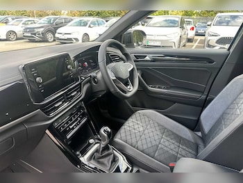 Used Volkswagen T-Roc 2025 for sale - 76110732: Photo 2