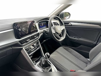 Used Volkswagen T-Roc 2024 for sale - 76241314: Photo