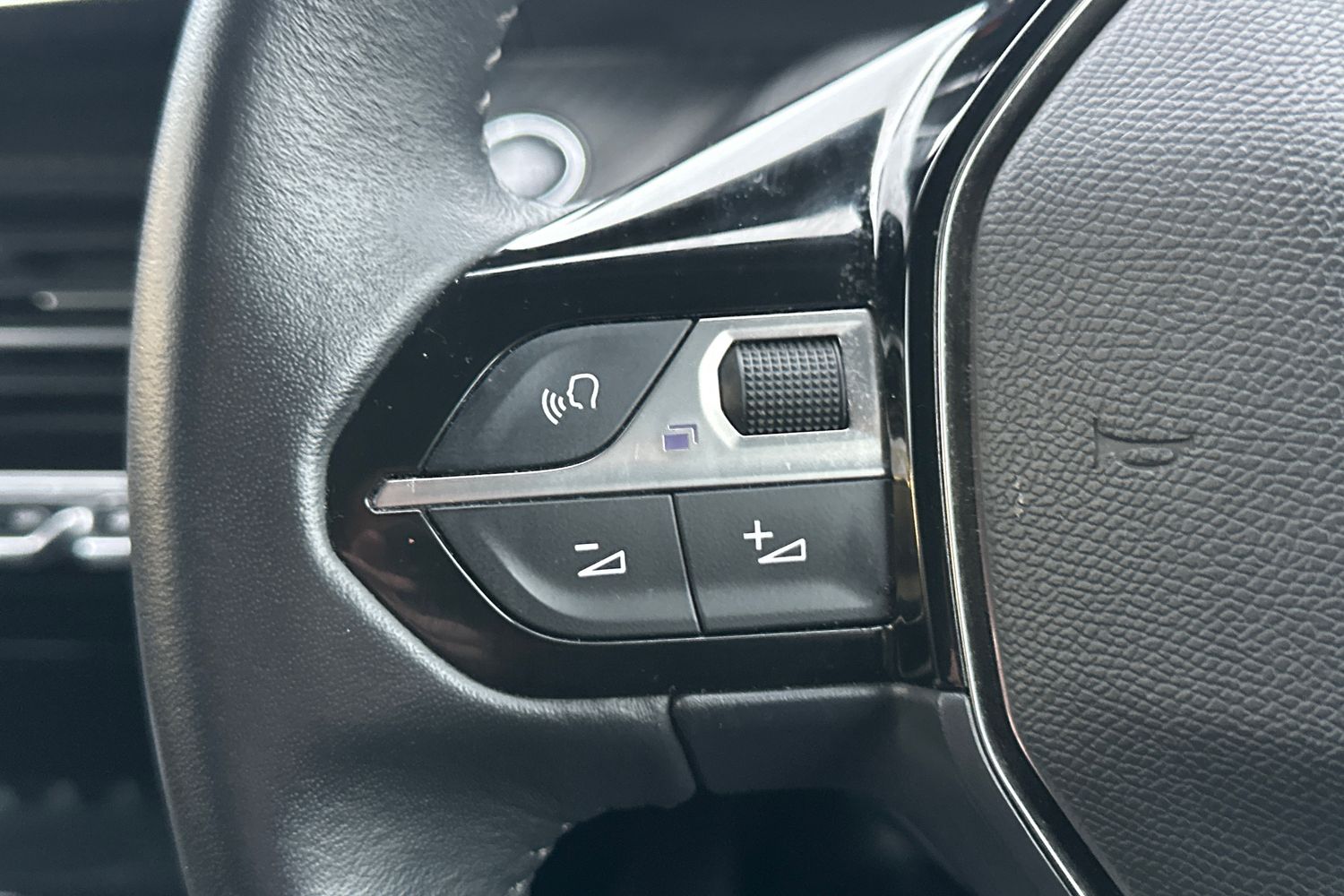 Used Peugeot 2008 2022 for sale - 77176582: Photo 17