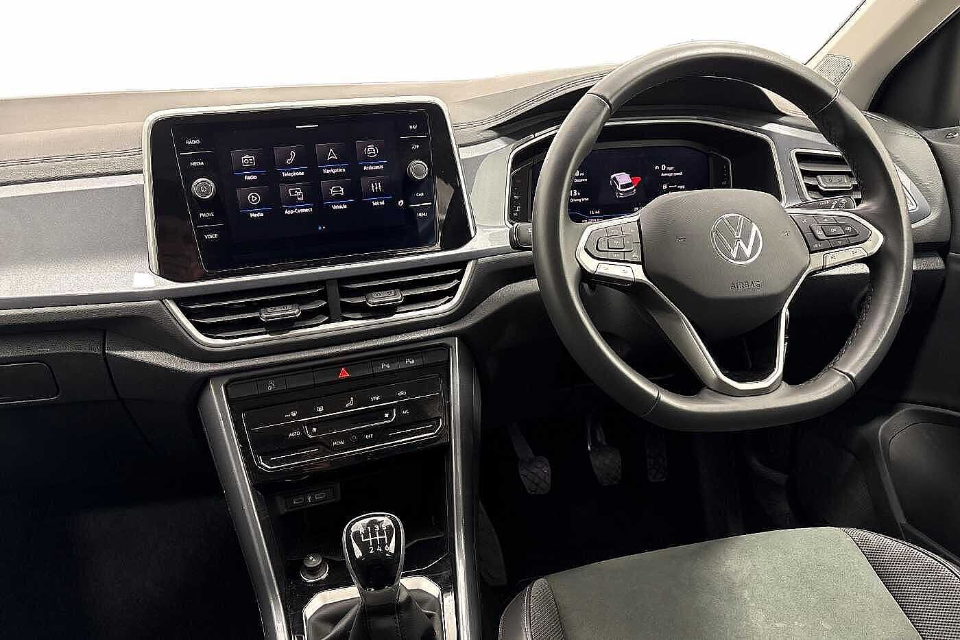 Used Volkswagen T-Roc 2024 for sale - 77321323: Photo 2