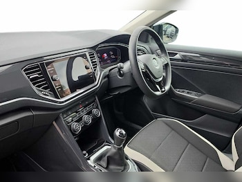 Used Volkswagen T-Roc 2019 for sale - 78844034: Photo