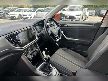 Used Volkswagen T-Roc 2020 for sale - 75450870: Photo