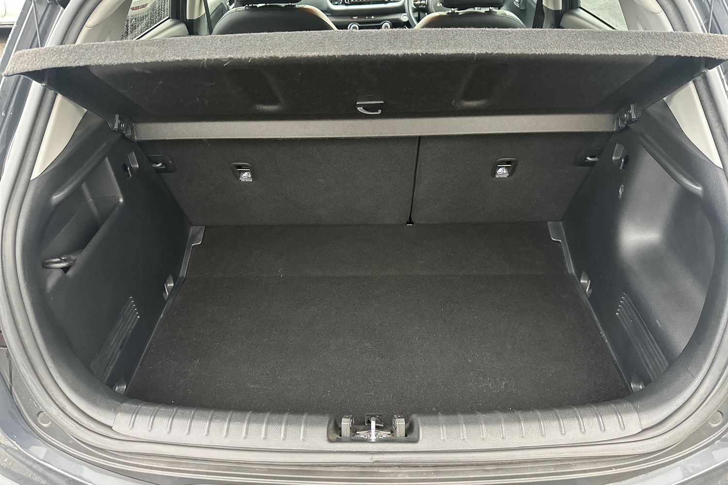 Used Kia Stonic 2023 for sale - 78117325: Photo 10