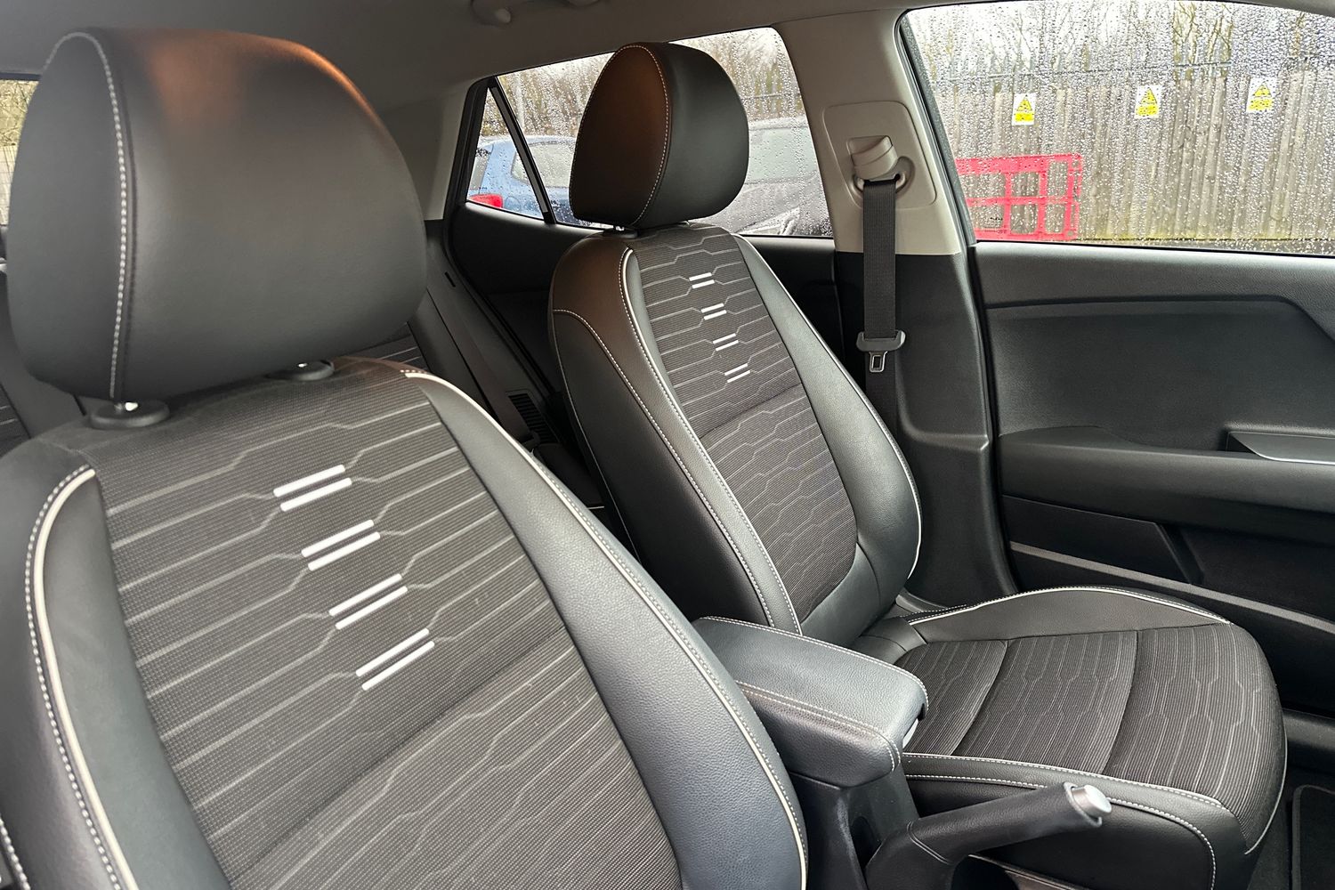 Used Kia Stonic 2023 for sale - 78117325: Photo 15