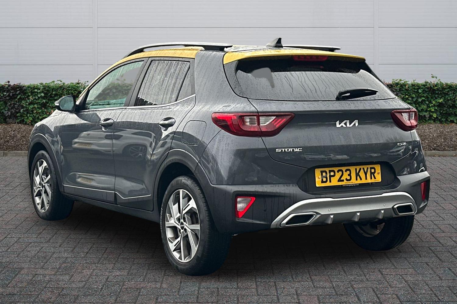 Used Kia Stonic 2023 for sale - 78117325: Photo 2