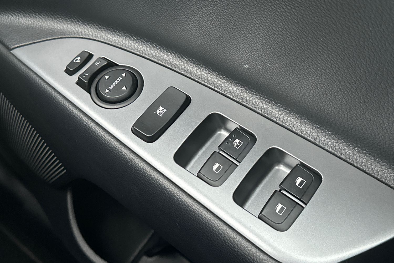 Used Kia Stonic 2023 for sale - 78117325: Photo 23