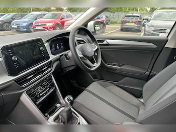 Used Volkswagen T-Roc 2025 for sale - 77177717: Photo