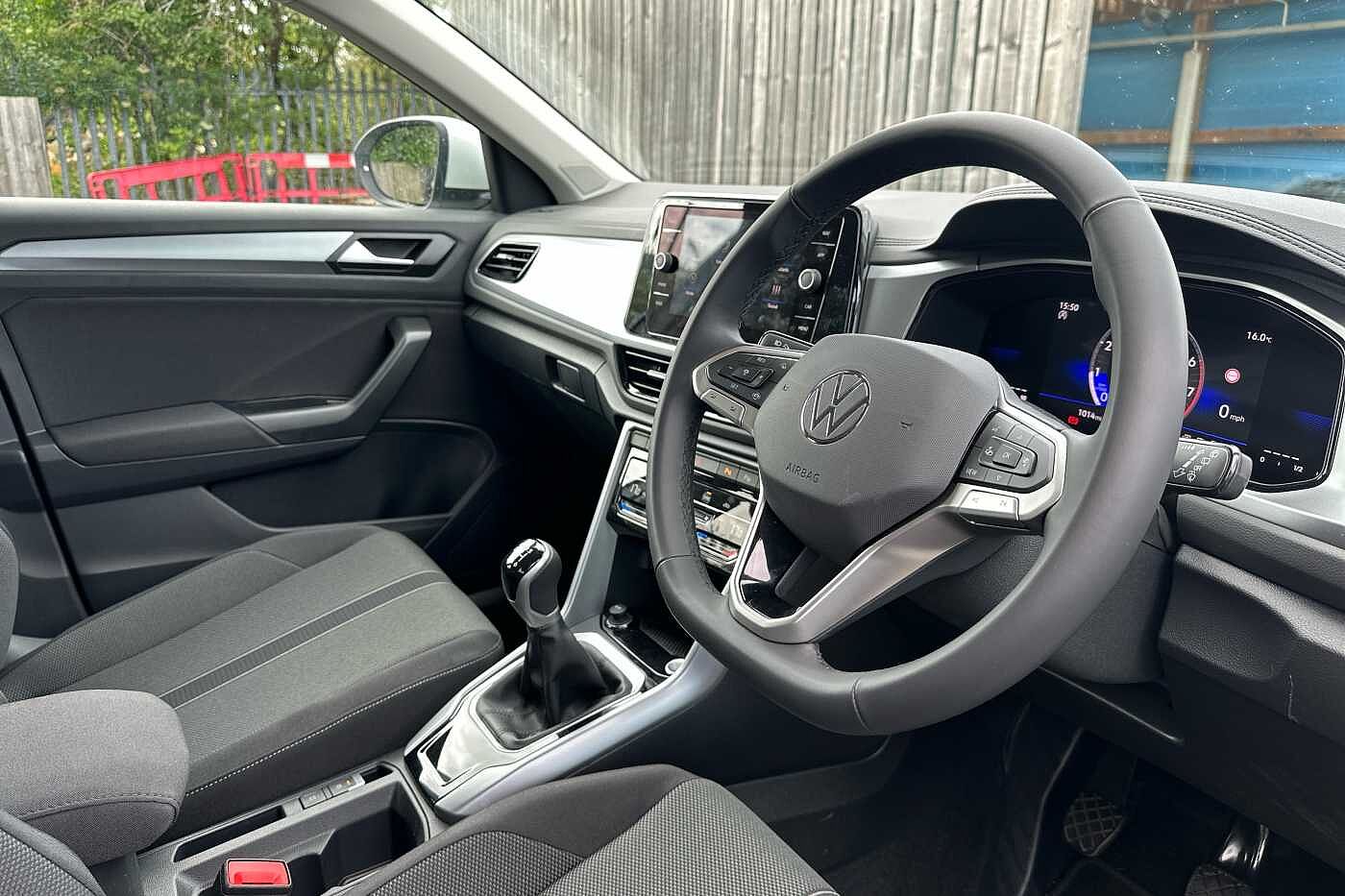 Used Volkswagen T-Roc 2025 for sale - 77177717: Photo 6