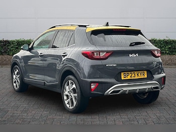 Used Kia Stonic 2023 for sale - 77613721: Photo