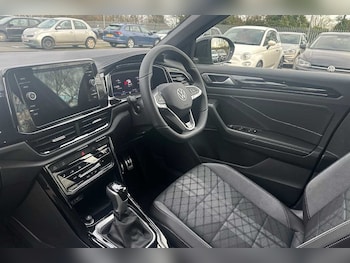 Used Volkswagen T-Roc 2024 for sale - 77785705: Photo