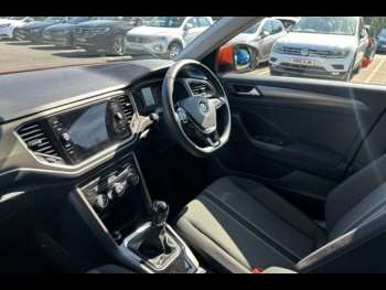 Used Volkswagen T-Roc 2020 for sale - 74702128: Photo