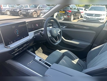 Used Volkswagen Passat 2025 for sale - 76110787: Photo 2