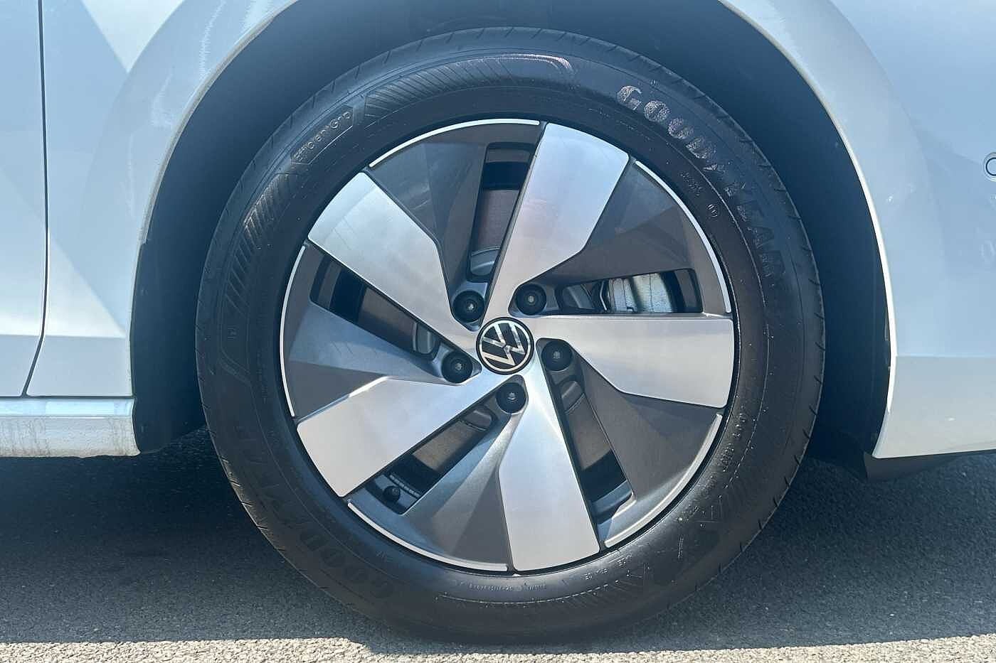Used Volkswagen Passat 2025 for sale - 76110787: Photo 5