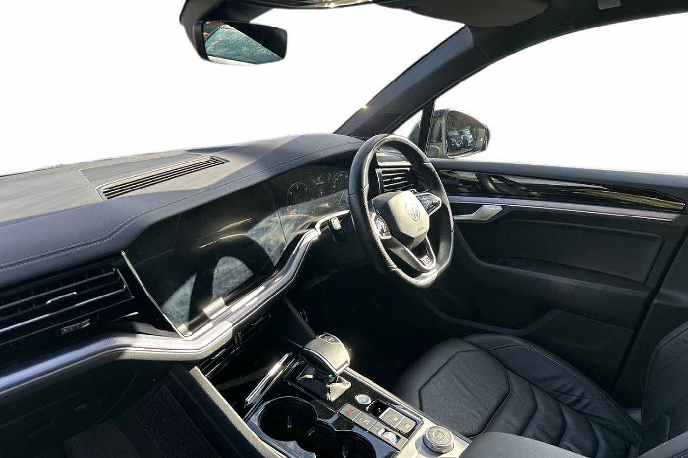 Used Volkswagen Touareg 2021 for sale - 76111483: Photo 2