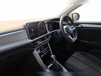 Used Volkswagen T-Roc 2023 for sale - 78088071: Photo