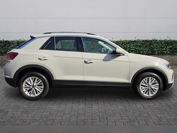 Used Volkswagen T-Roc 2023 for sale - 78088071: Photo