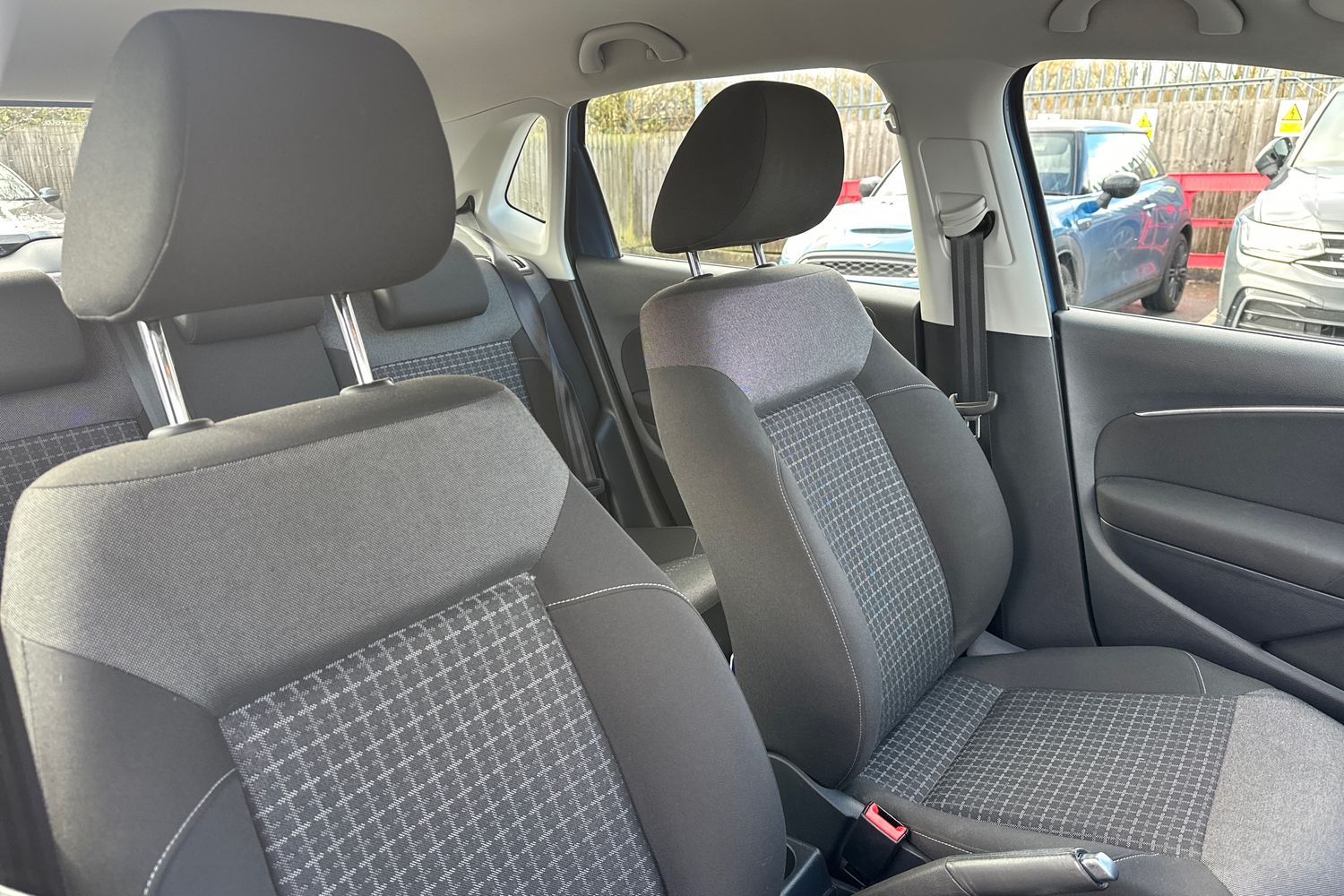 Used Volkswagen Polo 2015 for sale - 77498120: Photo 14