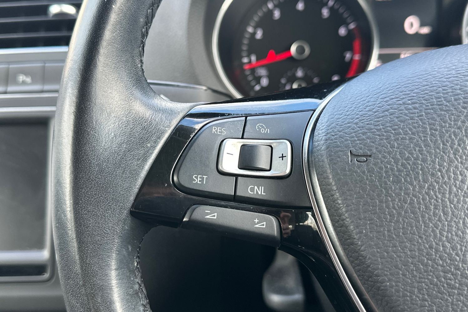 Used Volkswagen Polo 2015 for sale - 77498120: Photo 18