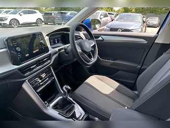 Used Volkswagen T-Roc 2025 for sale - 76110502: Photo 2