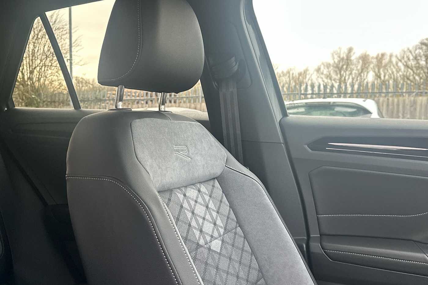Used Volkswagen T-Roc 2024 for sale - 76111421: Photo 15
