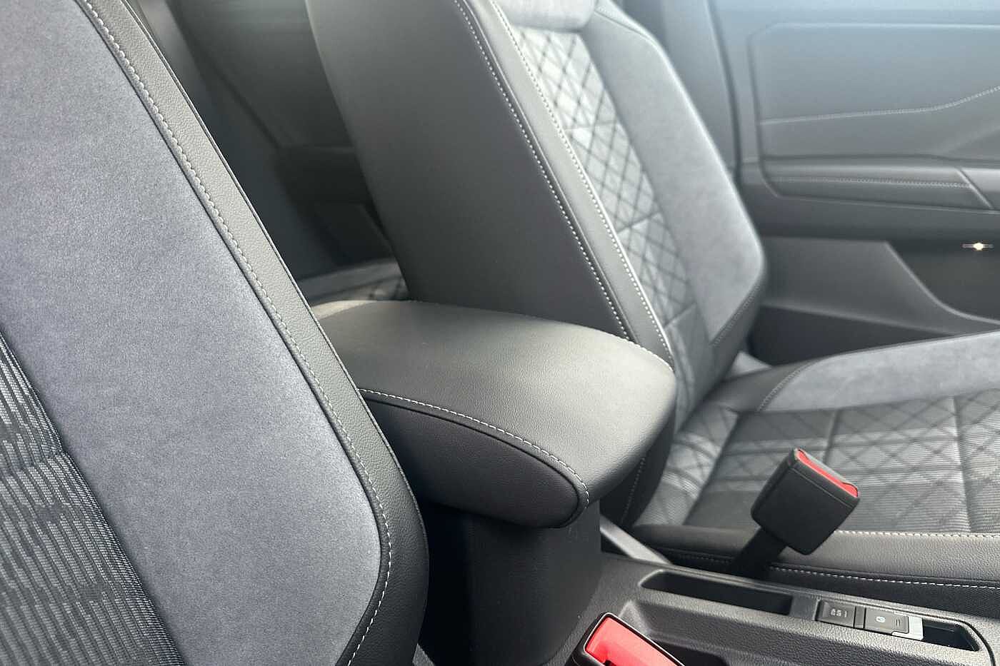 Used Volkswagen T-Roc 2024 for sale - 76111421: Photo 17