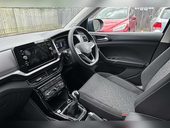 Used Volkswagen T-Cross 2025 for sale - 76110692: Photo 2