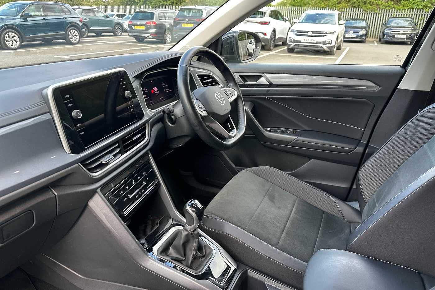 Used Volkswagen T-Roc 2023 for sale - 76110514: Photo 2