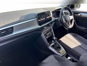 Used Volkswagen T-Roc 2024 for sale - 79237977: Photo