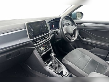 Used Volkswagen T-Roc 2023 for sale - 76110802: Photo 2