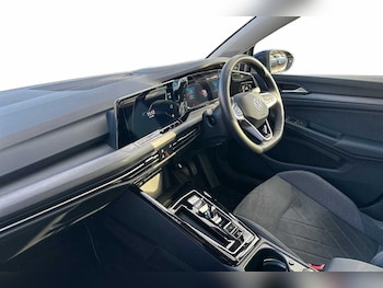 Used Volkswagen Golf 2024 for sale - 76716717: Photo