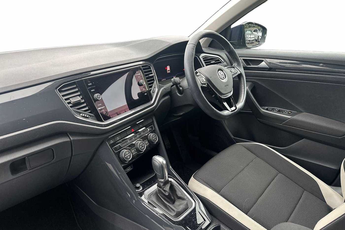 Used Volkswagen T-Roc 2019 for sale - 76111332: Photo 2