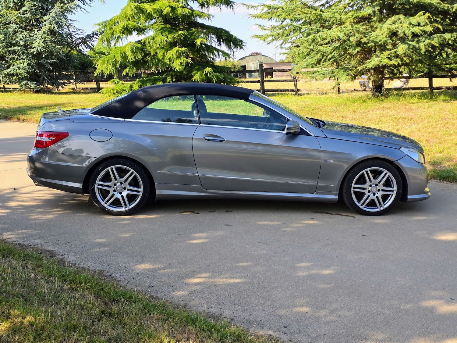 Used Mercedes-Benz E Class 2010 for sale - 76625847: Photo 2