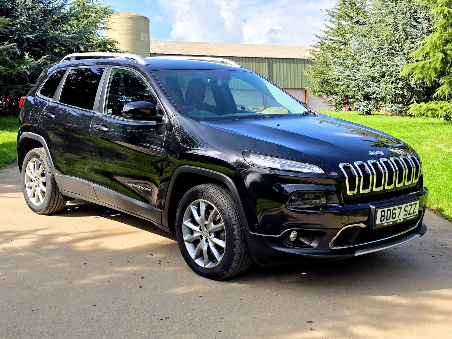 Used Jeep Cherokee 2017 for sale - 76983910: Photo 1