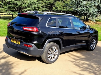 Used Jeep Cherokee 2017 for sale - 76983910: Photo