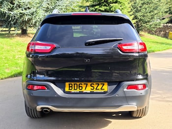 Used Jeep Cherokee 2017 for sale - 76983910: Photo