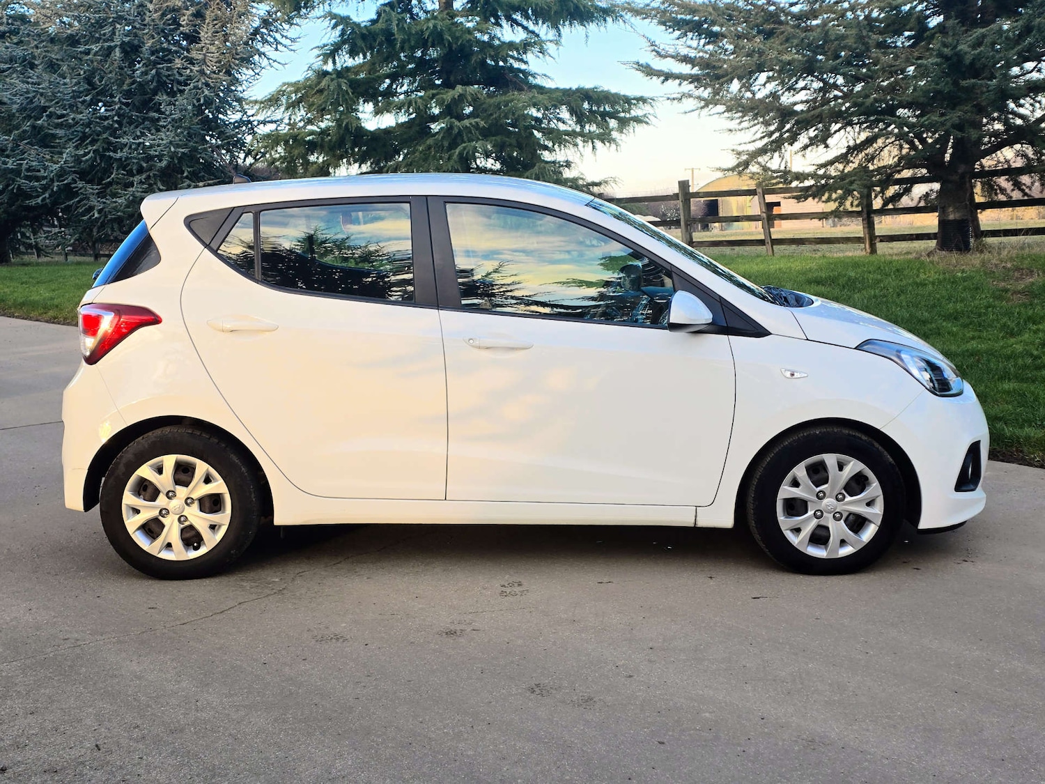 Used Hyundai i10 2014 for sale - 77086098: Photo 2