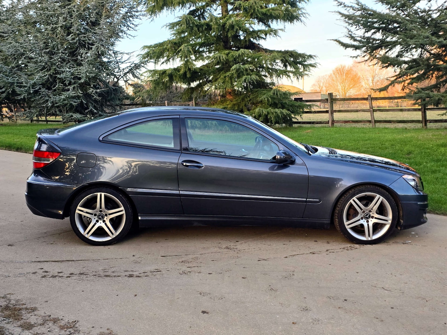 Used Mercedes-Benz CLC Class 2009 for sale - 76653935: Photo 2