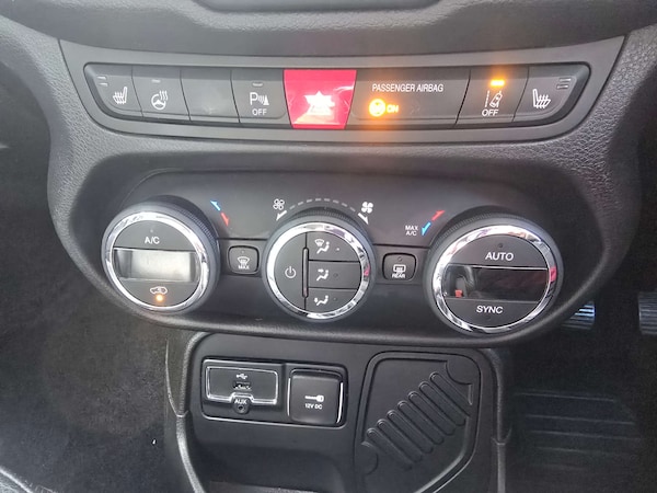 Used Jeep Renegade 2015 for sale - 75375936: Photo 18