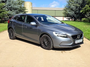 2016 - 2.0 V40 Momentum D2 5dr