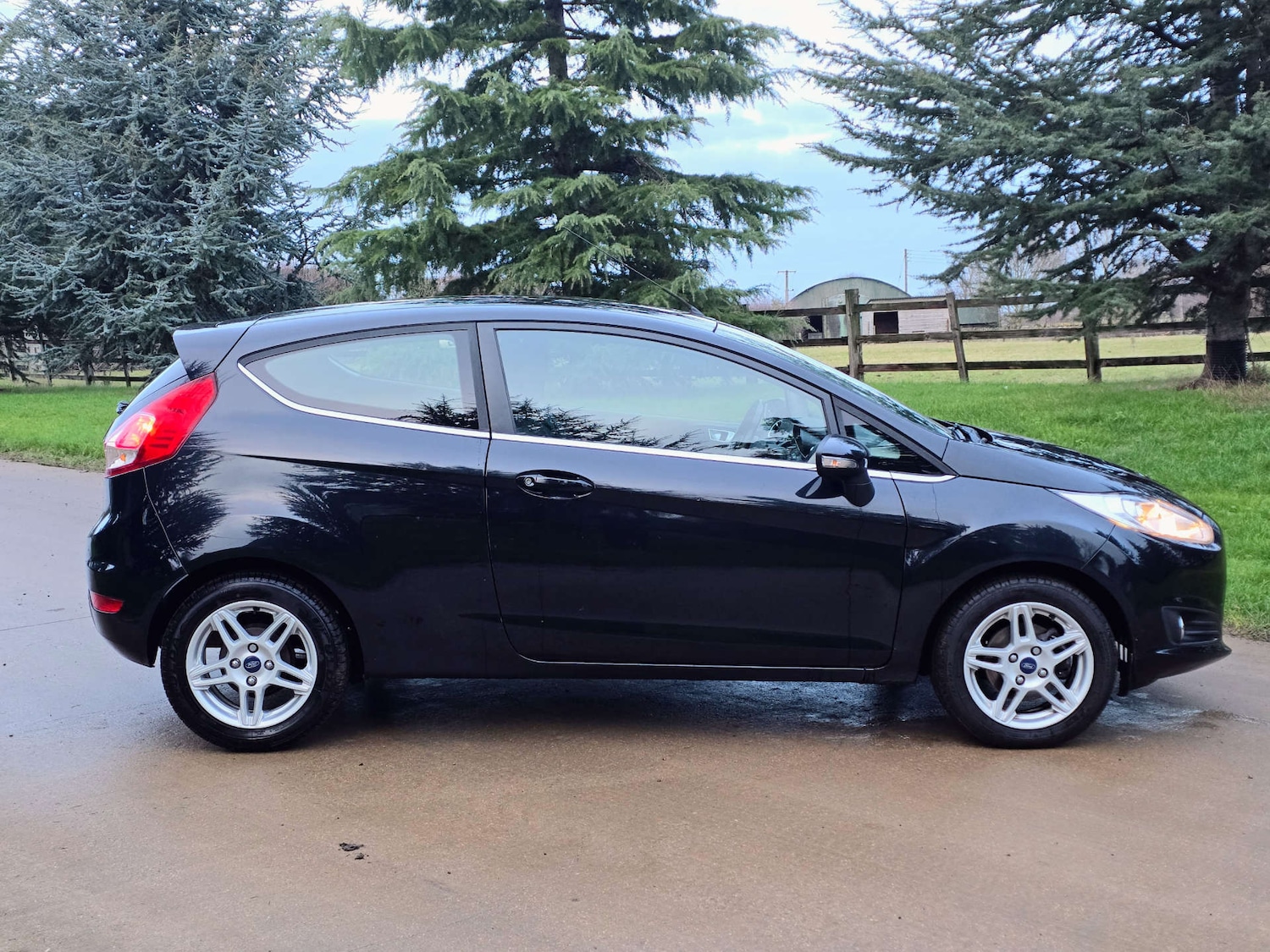 Used Ford Fiesta 2013 for sale - 76863438: Photo 2