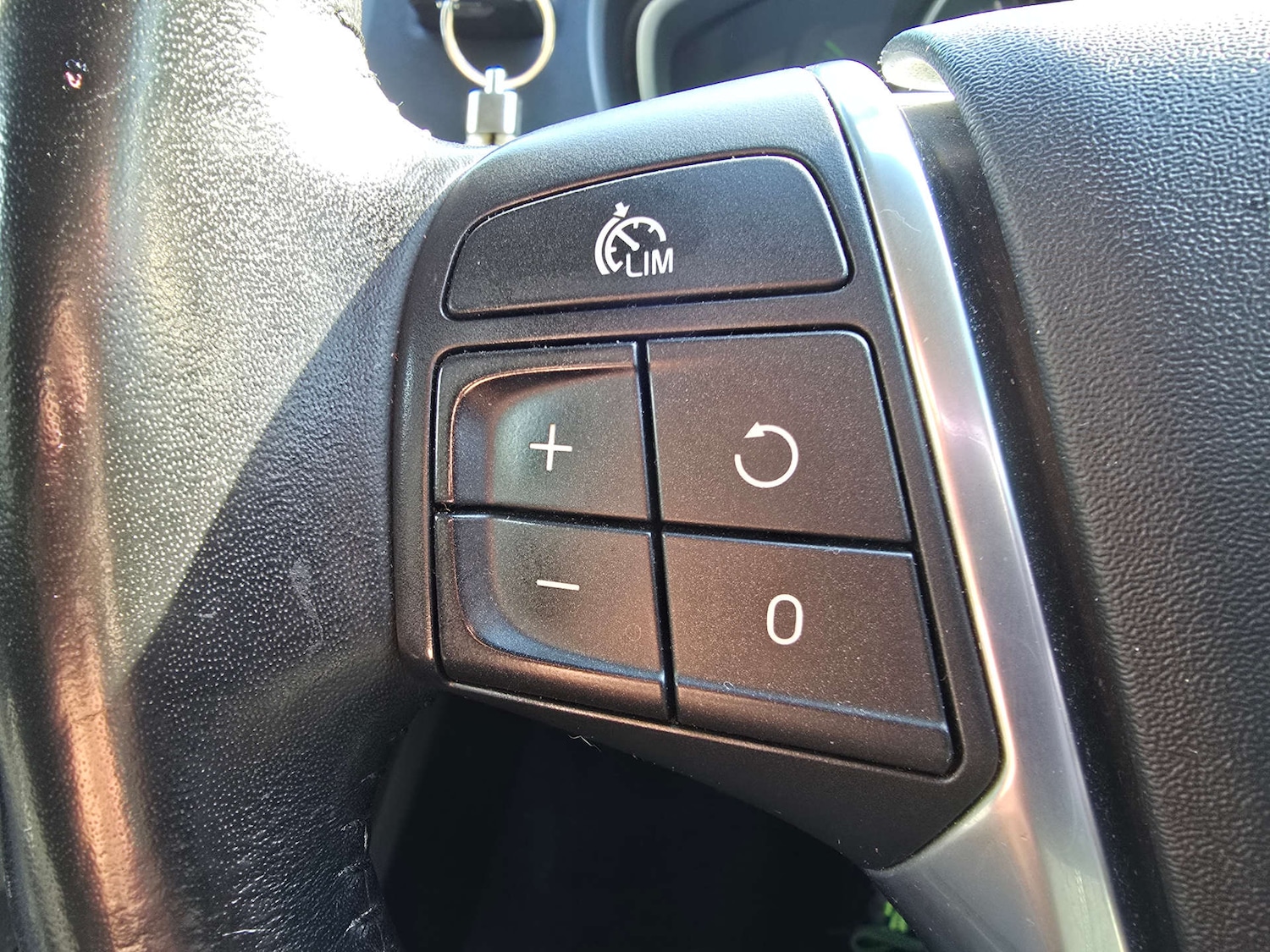 Used Volvo V40 2016 for sale - 76601738: Photo 21