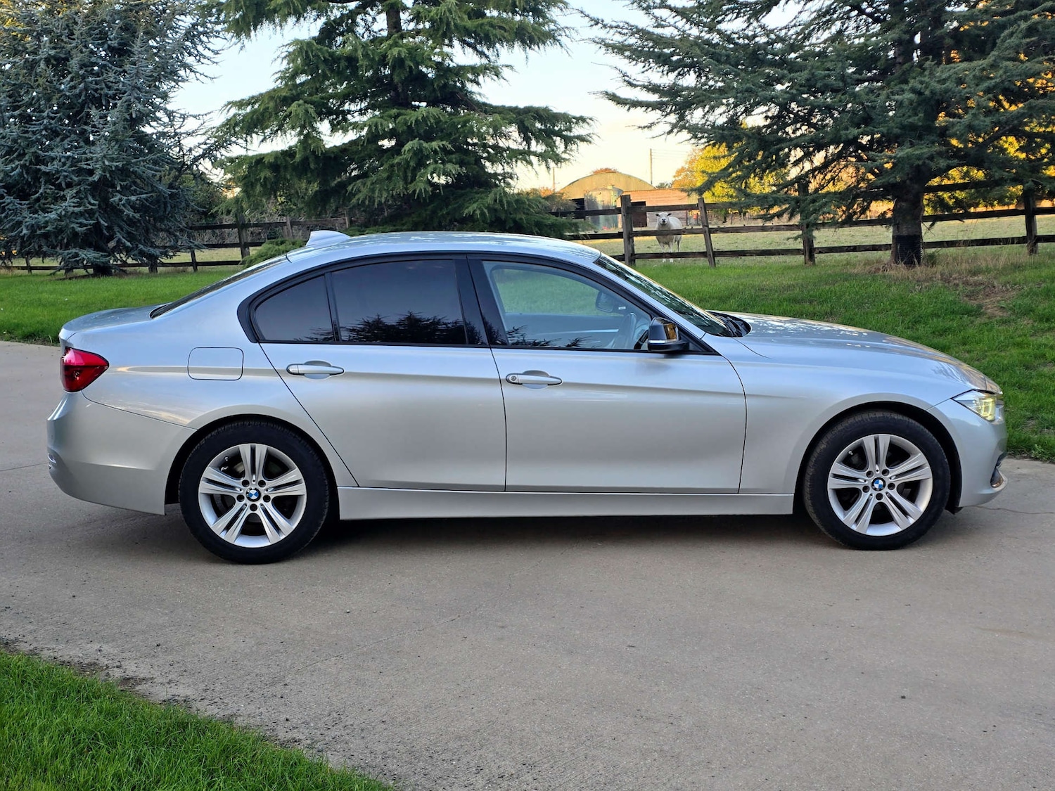 Used BMW 3 Series 2018 for sale - 76382730: Photo 2