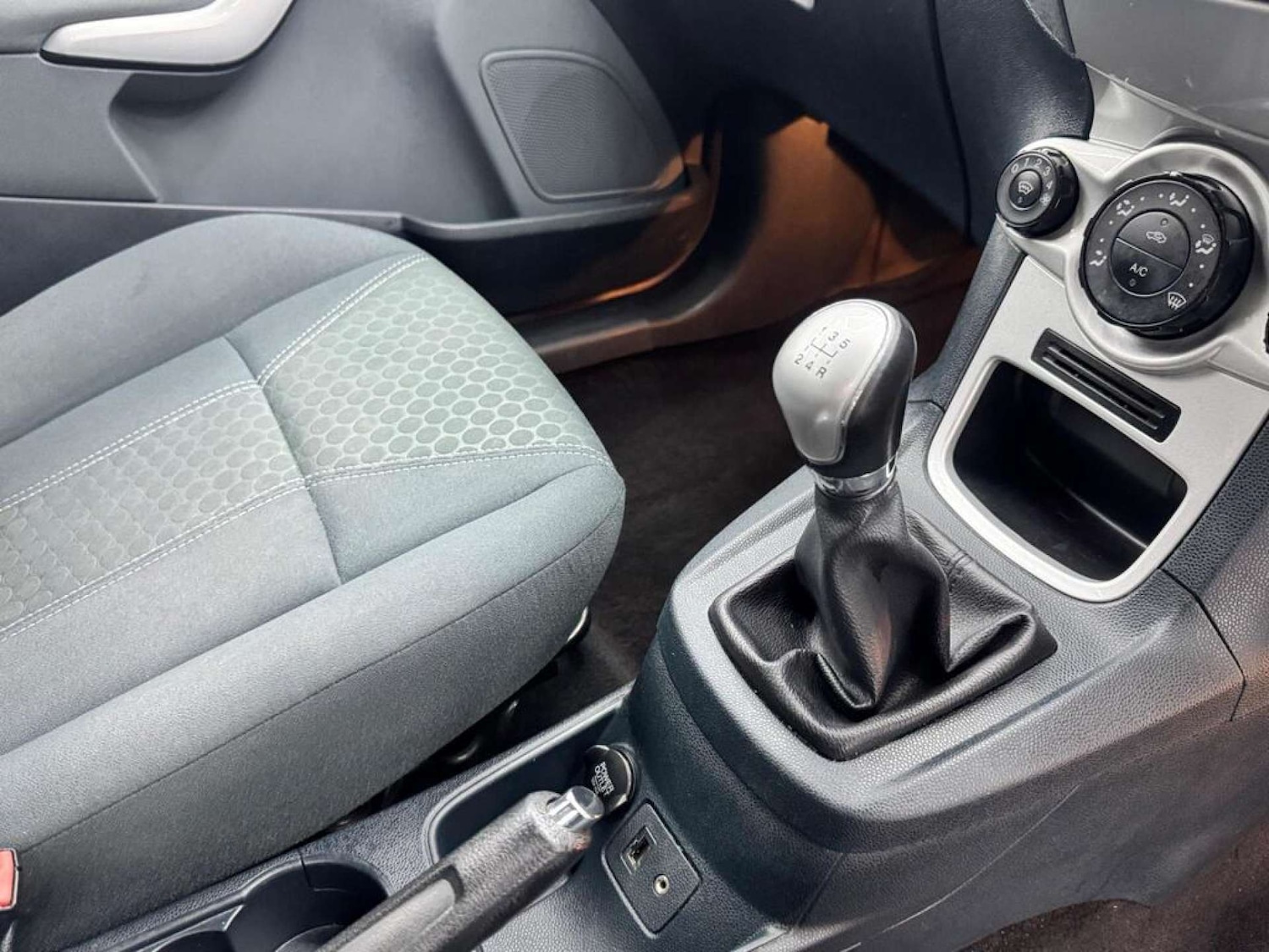 Used Ford Fiesta 2012 for sale - 76881602: Photo 12